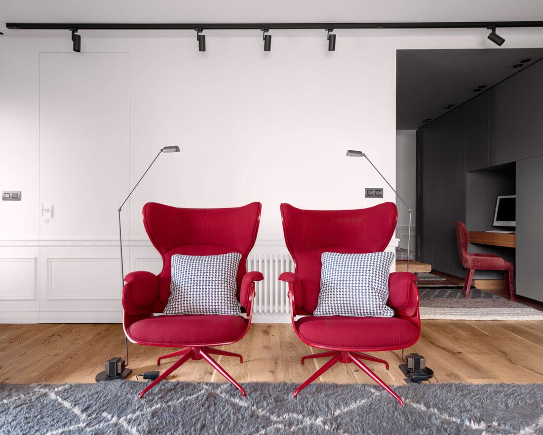 Sillones rojos salón vivienda reformada en Getxo