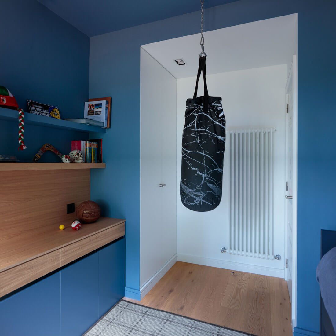 Saco colgado en vivienda Getxo