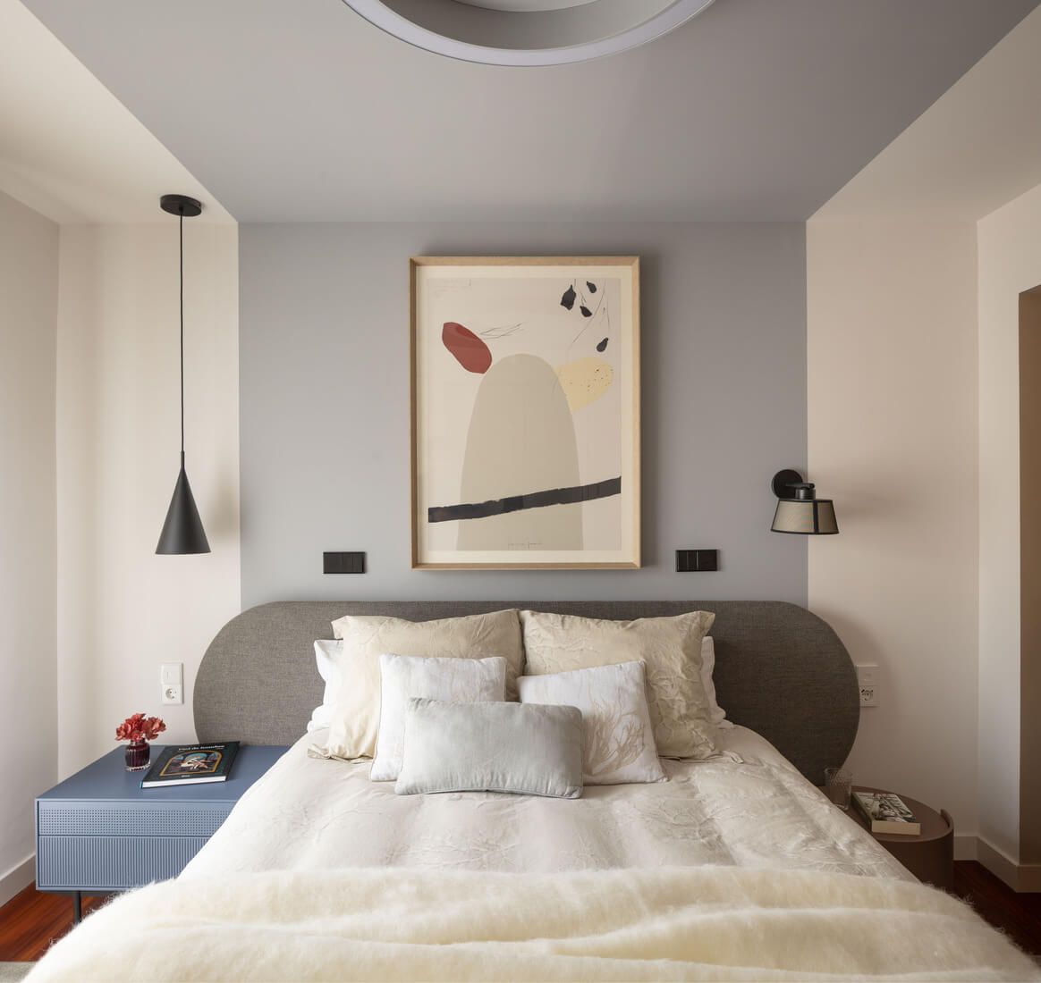 Cama dormitorio reformado de piso en Bilbao